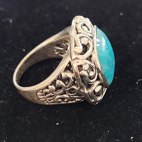Turquoise In Silver Setting. Size 10 - Picture 3 of 5